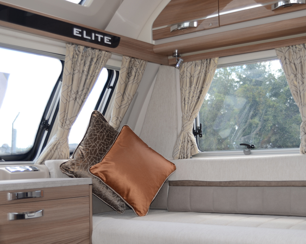 Swift-Elite-lounge