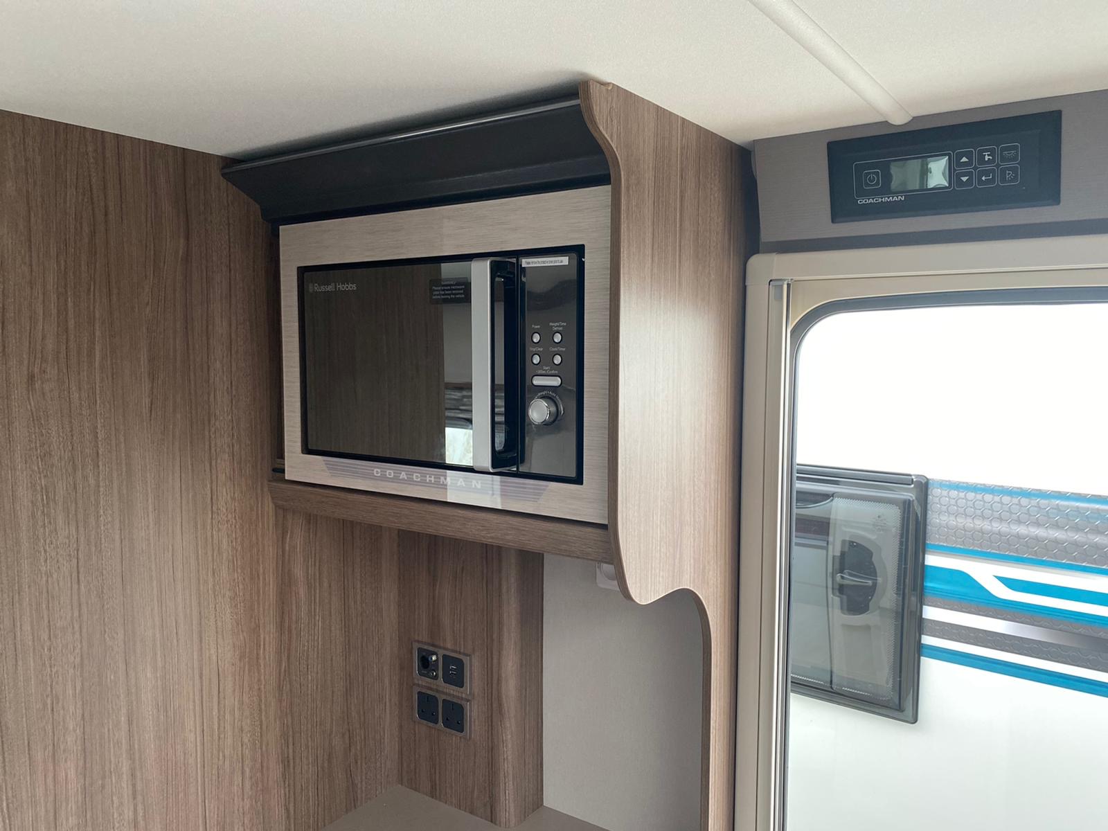 Coachman Vip 575 Layout.pdf Coachman VIP 575 2021 - LeisureBe