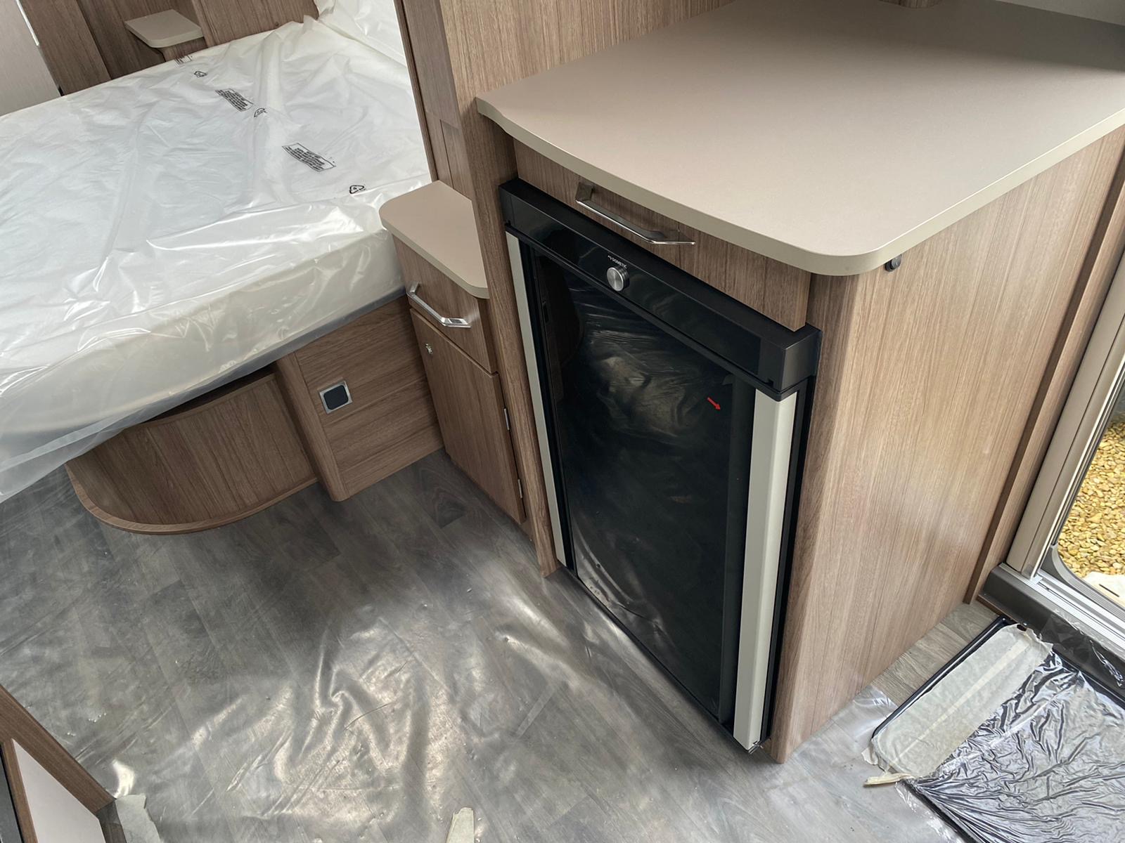 Coachman Vip 575 Layout.pdf Coachman VIP 575 2021 - LeisureBe