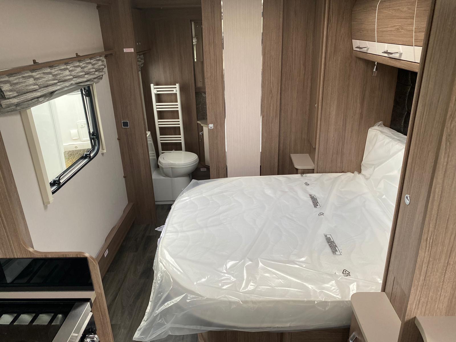 Coachman Vip 575 Layout.pdf Coachman VIP 575 2021 - LeisureBe