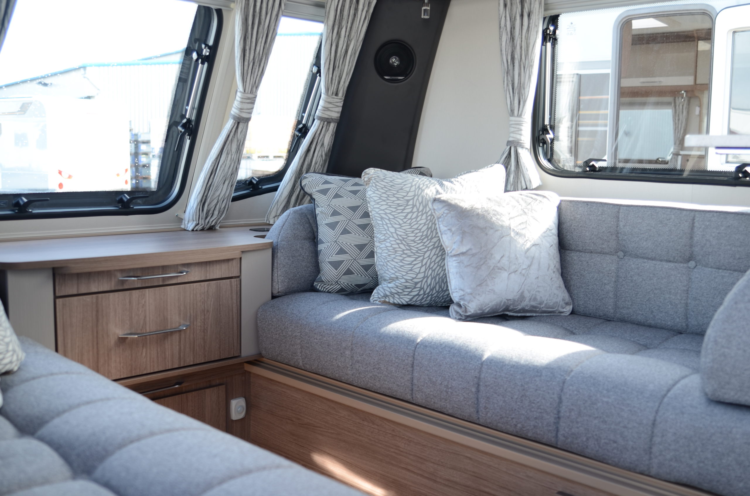 2021-coachman-laser-675-9