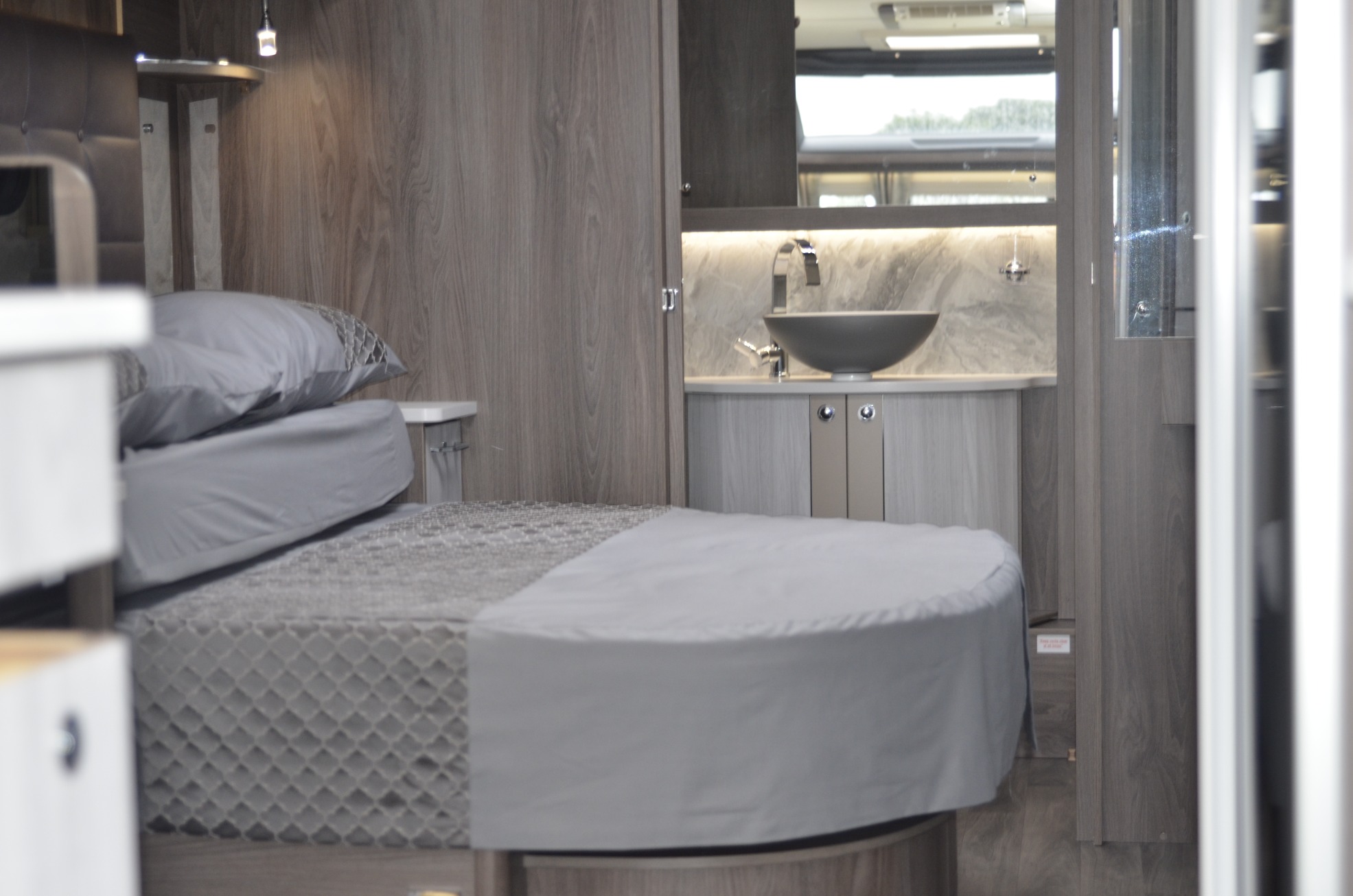2022-coachman-lusso-2-10