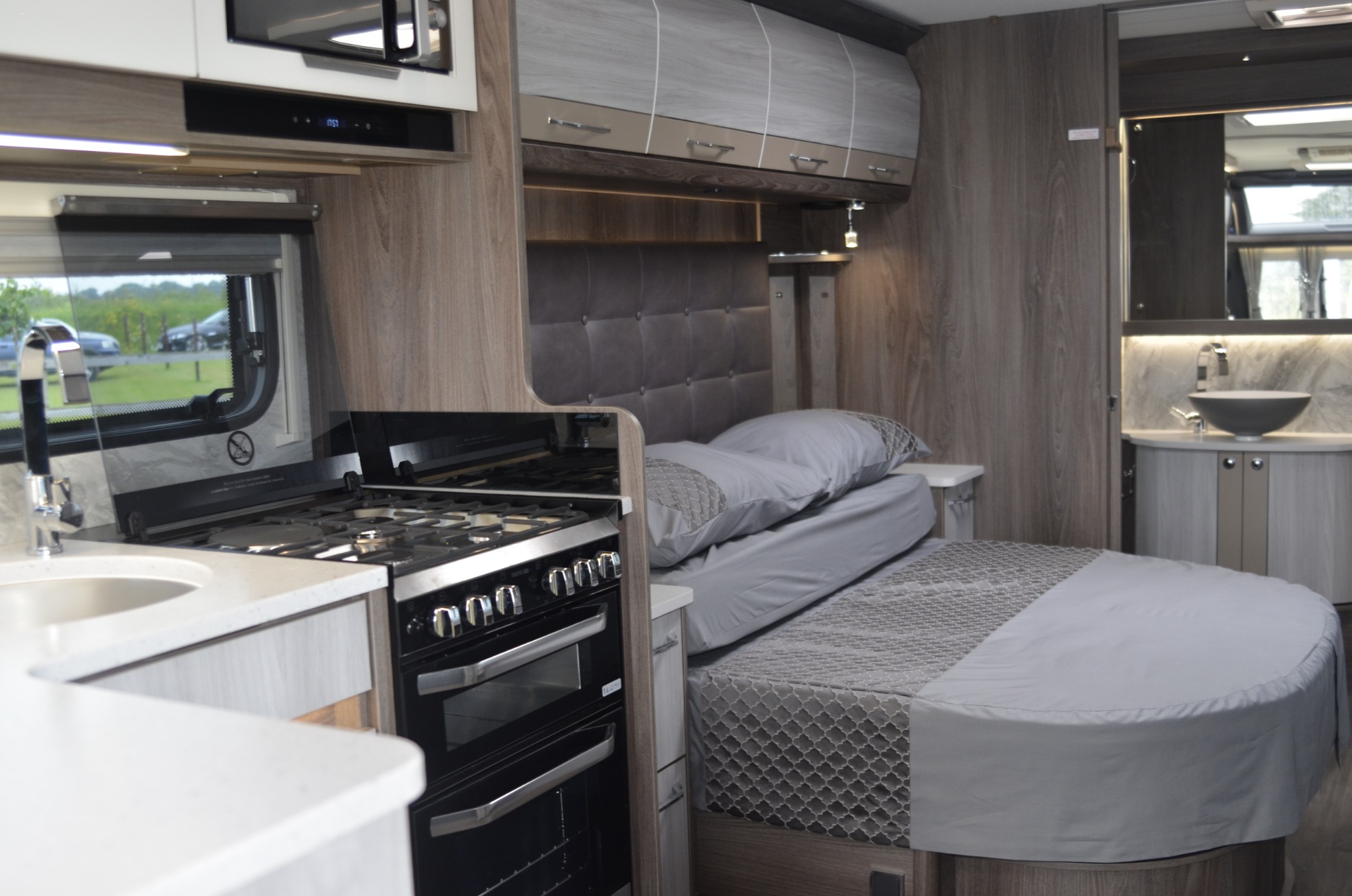 2022-coachman-lusso-2-18