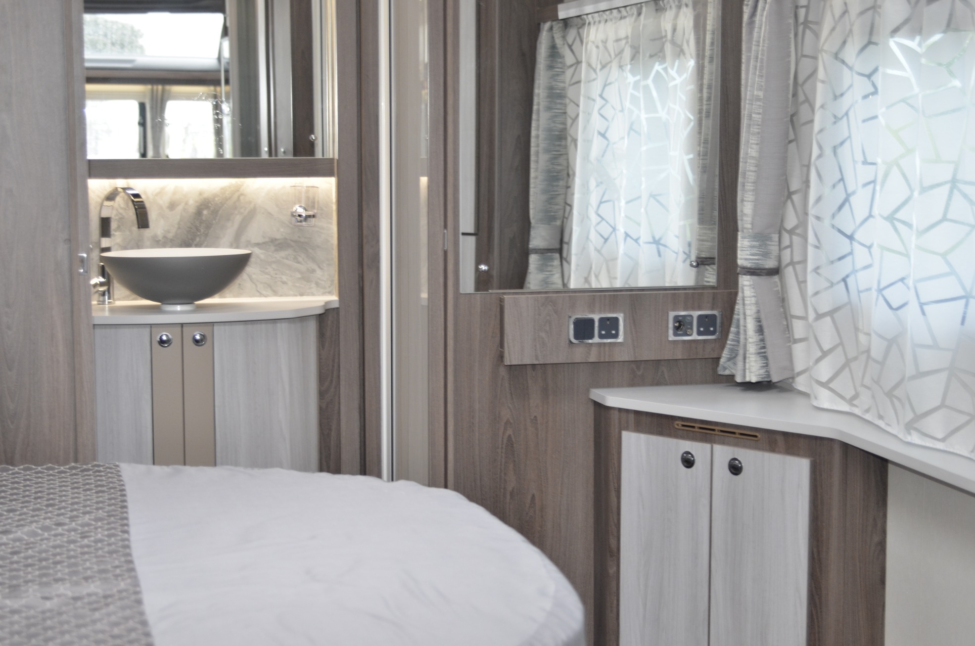 2022-coachman-lusso-2-27